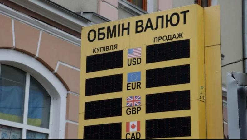 В грудні українці придбали найбільший обсяг валюти за останні 11 років