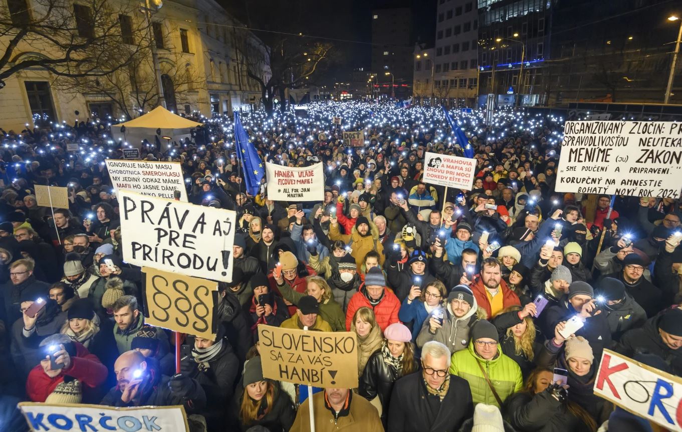 В Словацькій столиці відбувся масштабний протест проти прем’єра Фіца