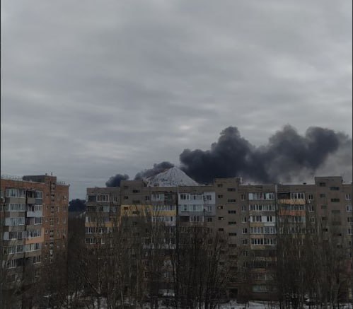 У Макіївці вранці пролунали вибухи, повідомляють про “приліт” по нафтобазі росіян