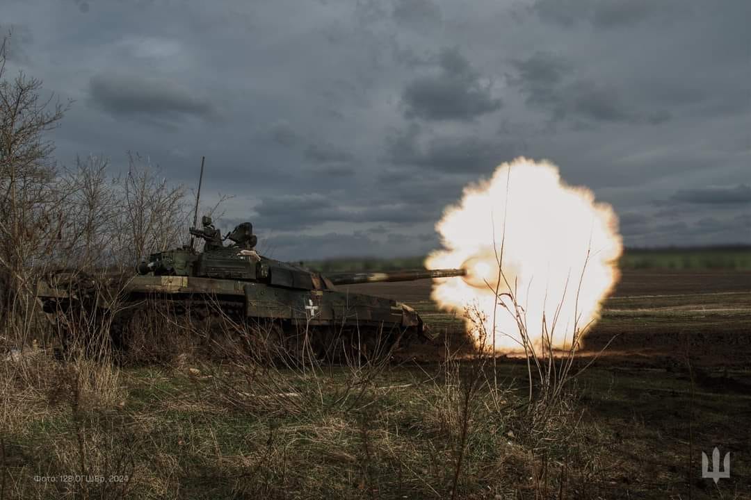 Понад пів сотні боєзіткнень за добу, противник атакує на шести напрямках