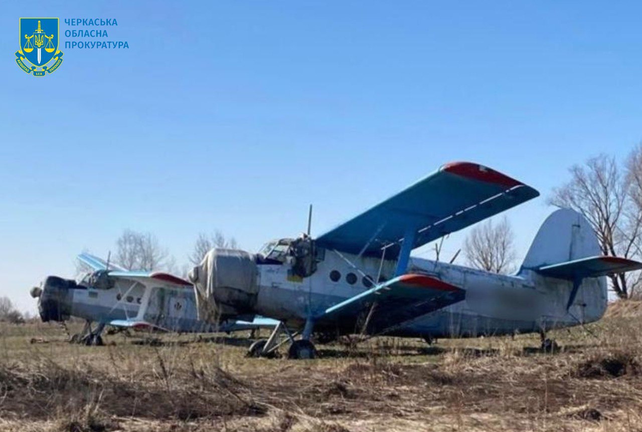 Заарештовано чотири вертольоти та два літаки кримських підприємців, причетних до фінансування агресії РФ