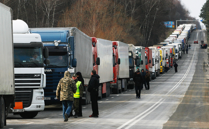 Ускладнення руху для вантажівок на українсько-польському кордоні продовжується