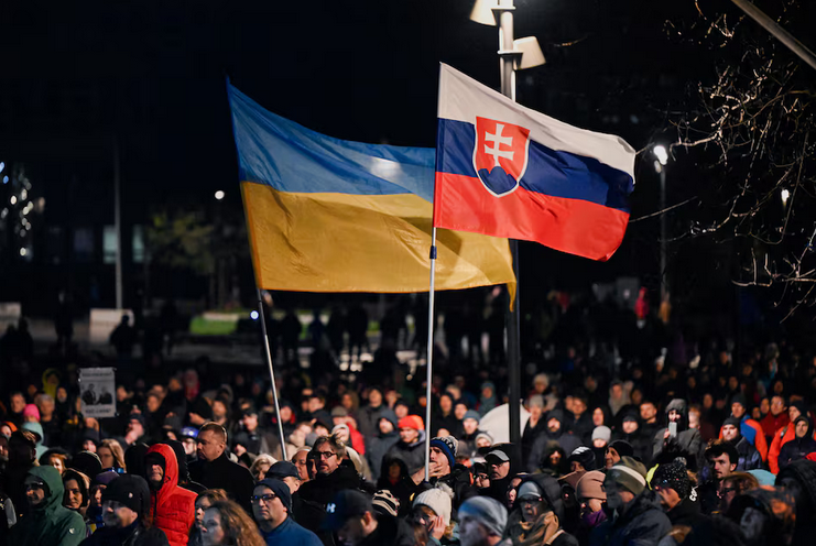 У Словаччині тисячі людей вийшли на мітинг проти уряду та в підтримку України