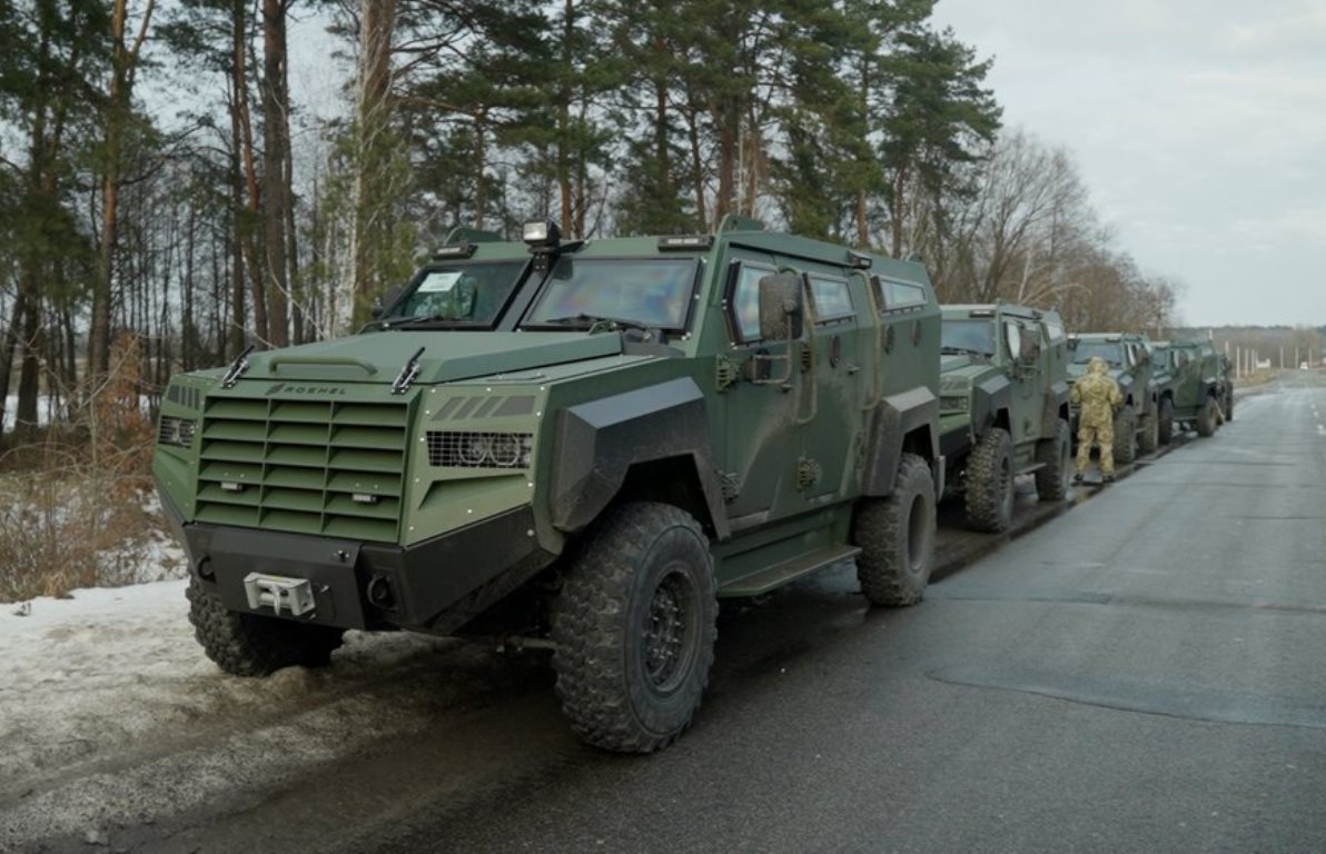 Канадська компанія Roshel, яка виробляє бронемашини, локалізує своє виробництво в Україні