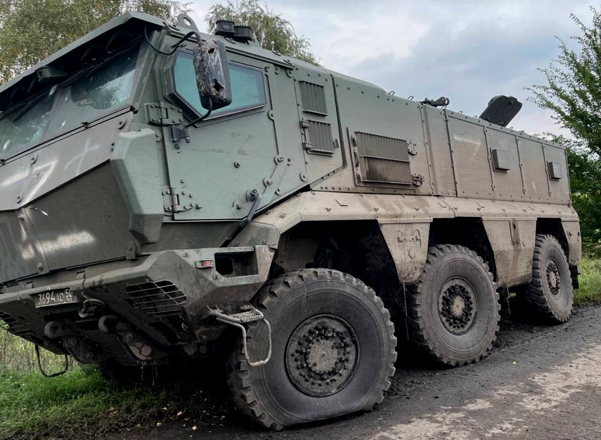 Українські воїни знищили броньовик «Тайфун-К», яким ворог дуже пишається