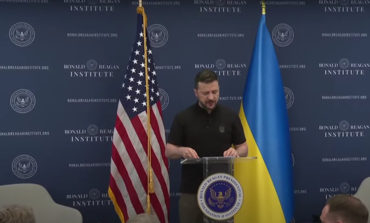 Президент України закликав США cкасувати всі обмеження на удари по військових об’єктах у росії