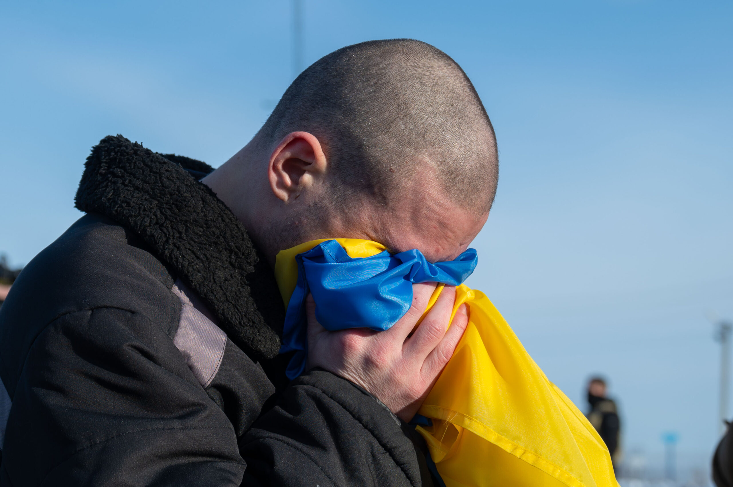 Як поводитися з людьми, які повернулися з полону? Пояснює уповноважений з прав людини