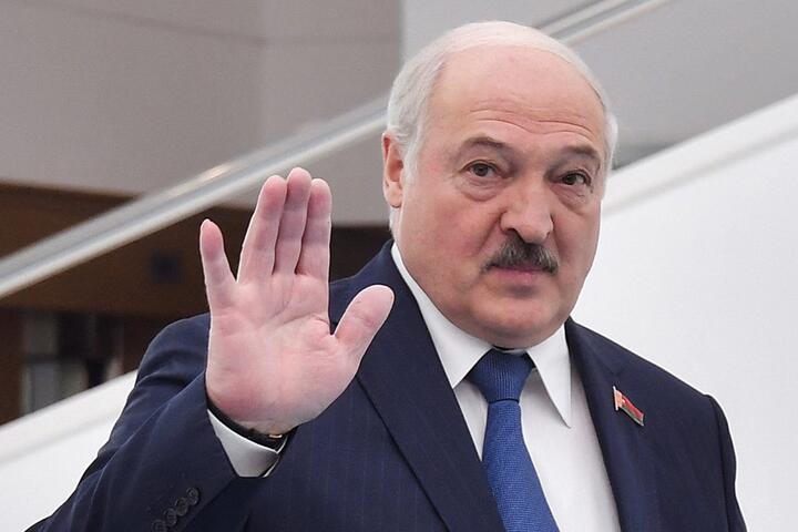 Лукашенко планує балотуватись на сьомий термін, РФ готова “допомогти” у разі протестів під час виборів